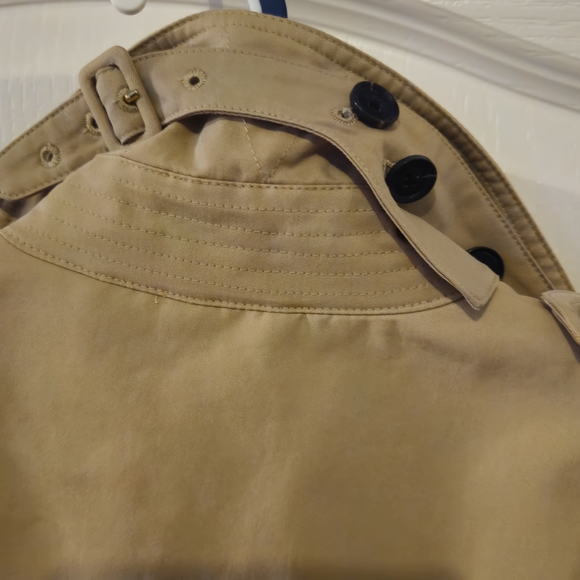 Burberry Tan and Black Plaid Lined Coat - Picture 4 of 16